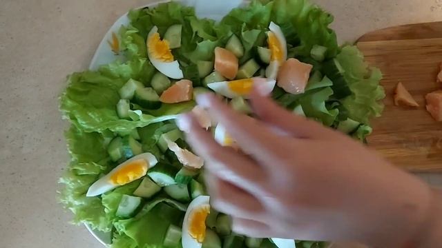 Салат "ГУРМАН" з лососем і маслинами. смотреть онлайн