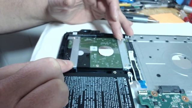Démontage Ordinateur portable ACER Aspire ES 17 ES1-731G-P7VX смотреть онлайн