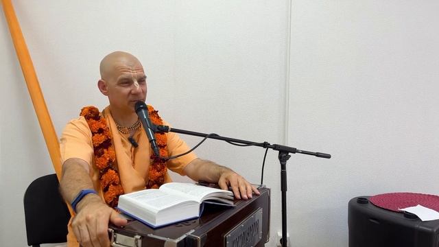 Первые вопросы Арджуны. Бхагавад Гита 1.32-35 Нефтекамск 09.08.2022 | Бхакти Расаяна Сагар Свами смотреть онлайн