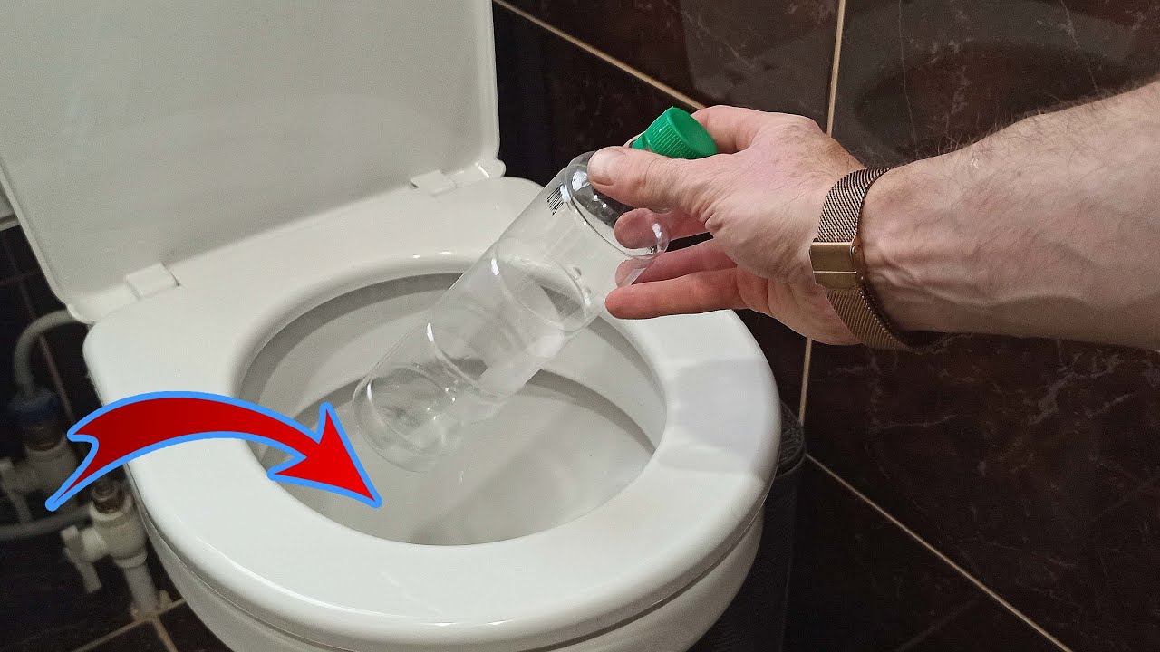 УВИДЕЛ как Сосед опустил пластиковую бутылку в унитаз! Теперь всегда так делаю смотреть онлайн