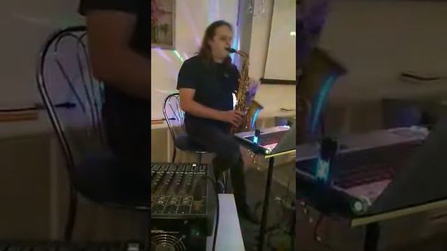 Там Где Клен Шумит - исполняет Михаил Рыбников (саксофон) смотреть онлайн