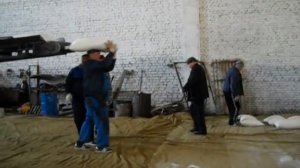 работают грузчики на складе сахара