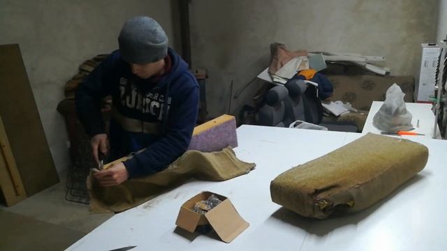 Перетяжка Дивана Часть 1. DIY Upholstery of the Sofa Part 1. Перетяжка Дивана Частина 1 смотреть онлайн
