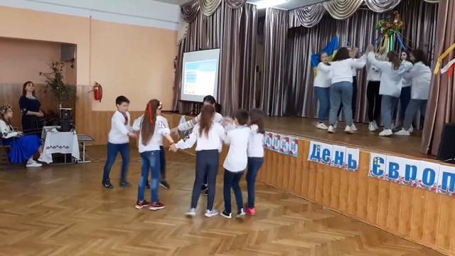Свято до Всесвітнього дня вишиванки «Чарівна краса вишиванки» школа І-ІІІ ступенів №276 Київ 2021р. смотреть онлайн