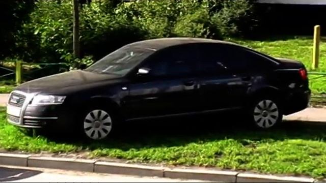 Parking On Grass Plots In Moscow - Парковка на газонах в Мос