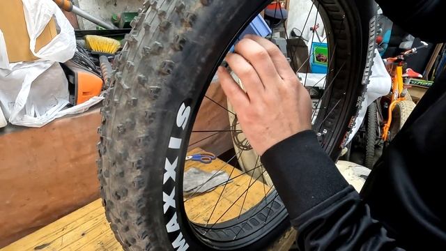 Бескамерка воскрешение.Третья попытка установить бескамерку на фэтбайк в секретном гараже. смотреть онлайн