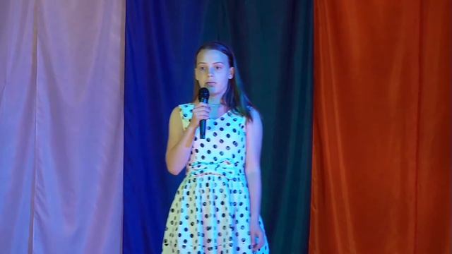 «Мы живём в стране великой» - читает Софья Диденко. 20210612NbDk15 смотреть онлайн