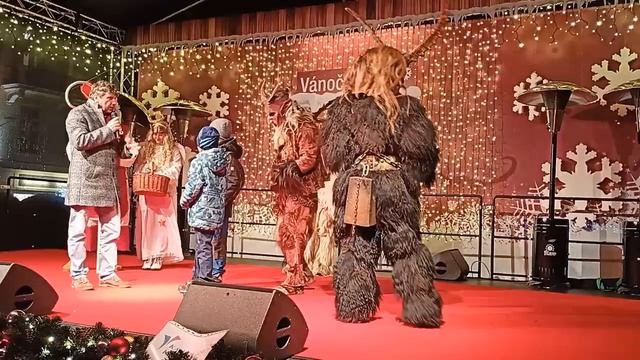 Огромные Черти! Рождественский базар в Чехии! Рождество на Мельничной колоннаде! Карловы Вары 2022 смотреть онлайн