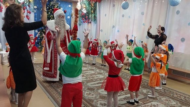 танец-игра с Дедом морозом смотреть онлайн