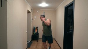 Тренировка плеч дома с резиной. Рассказываю как прокачать дельты по-правдашнему