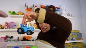 Медведь влог ! Игра Рыбалка в разноцветных шариках ! Поиграйки для детей малышей
