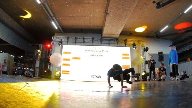 ANIME (W) VS КРАТКИЙ КОРОТЫШ | 1.4 BREAKING ADULTS | MEGA DANCE PARK смотреть онлайн