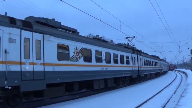 Электропоезда ЭД4М-0447 и ЭД4М-0490 смотреть онлайн