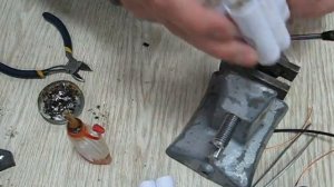 Пайка перемычек на парах аккумуляторов батареи шуруповерта Енхель (8)