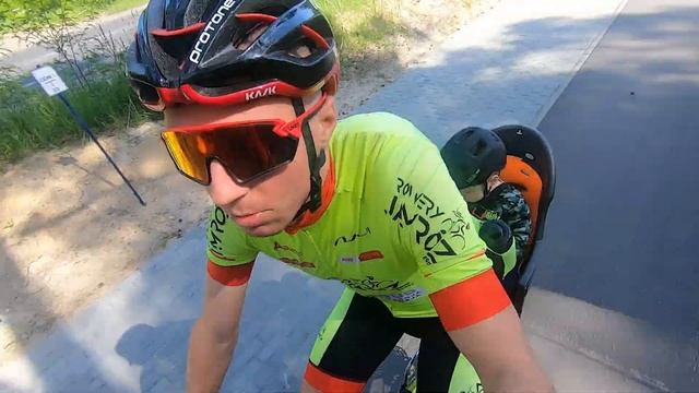 Pierwsza wycieczka rowerowa z rocznym dzieckiem oraz montaż fotelika rowerowego Hamax Siesta смотреть онлайн
