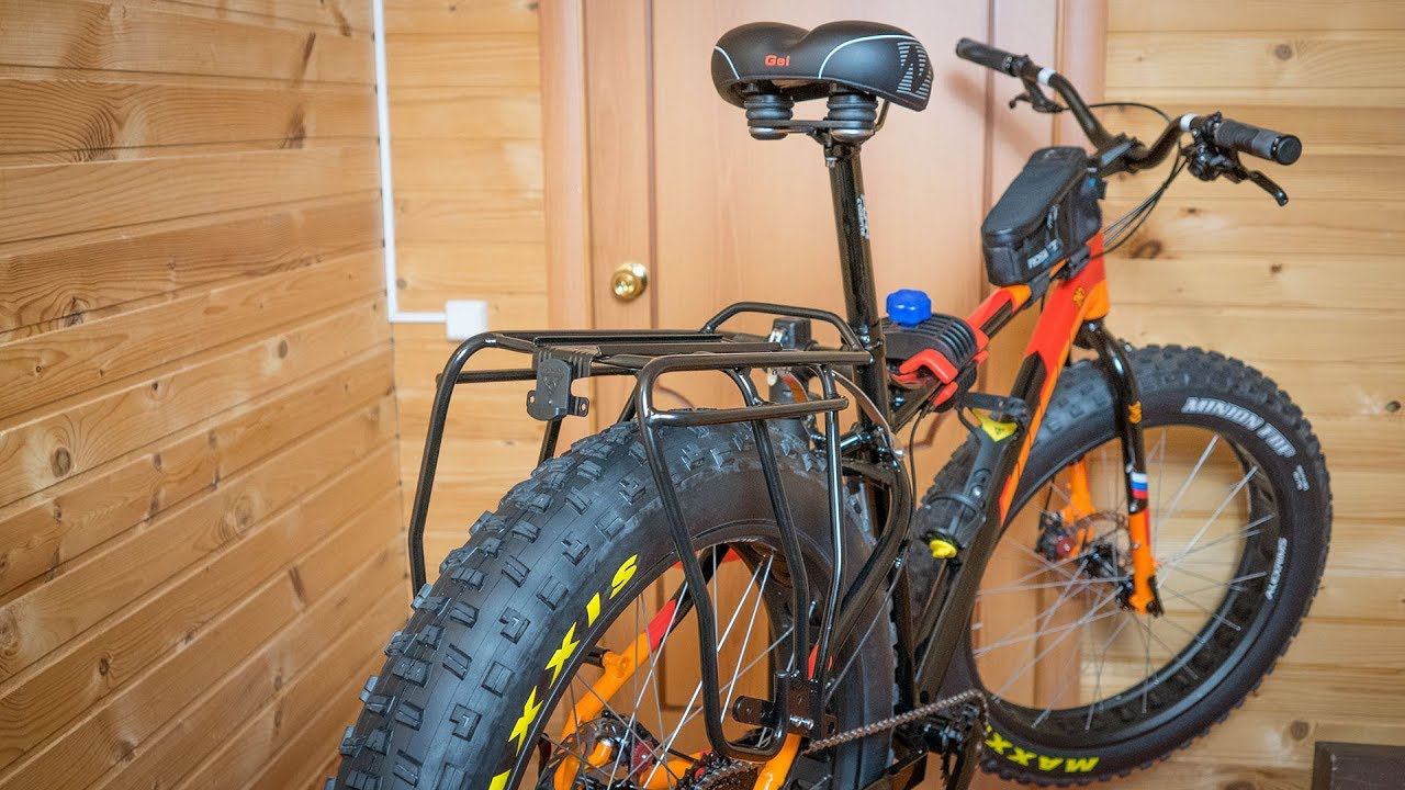 Установка багажника Topeak UNI Super Tourist FAT Disc и Topeak Modula Java Cage на фэтбайк для Бати смотреть онлайн