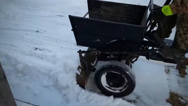 Чистим снег на мотоблоке Каскад с самодельным адаптером. смотреть онлайн