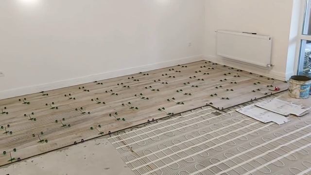 Виталик начал ложить плитку в гостиную! Получаеться очень красиво смотреть онлайн