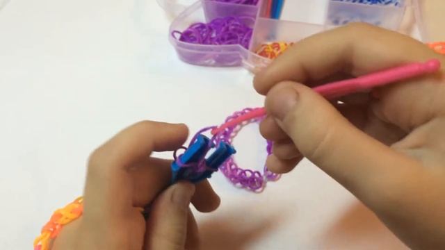 Как сделать браслет с кольцом из резинок смотреть онлайн