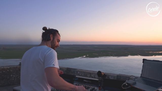 Eelke Kleijn live at Mont Saint-Michel in Manche, France for Cercle (VEVAL.RU) смотреть онлайн