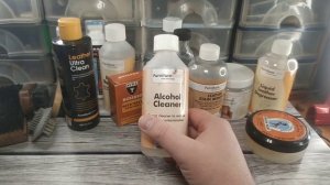 Чем удалять пятна на изделиях из кожи