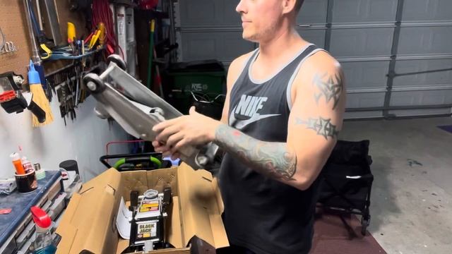 Cheap low-profile floor jack unboxing - Black Jack 2.5 Ton - gatherings tools for coilover install смотреть онлайн