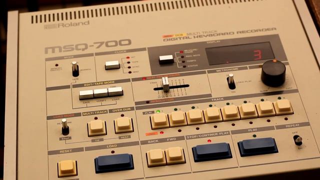 Sequencing 1983 style with Jupiter-8, LinnDrum, and MSQ-700 смотреть онлайн
