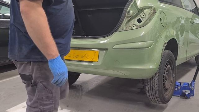 How to remove a Opel/Vauxhall Corsa back bumper... смотреть онлайн
