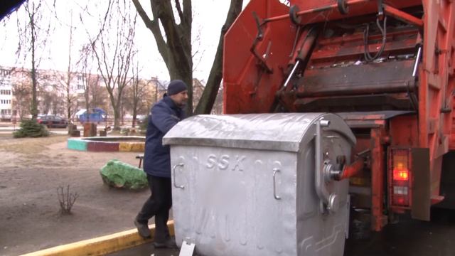 Раздельный сбор мусора: Почему на все контейнеры одна машина?