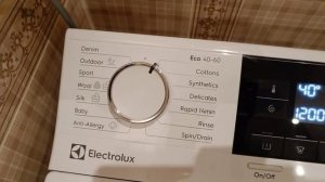 Первый запуск стиральной машины Электролюкс после установки