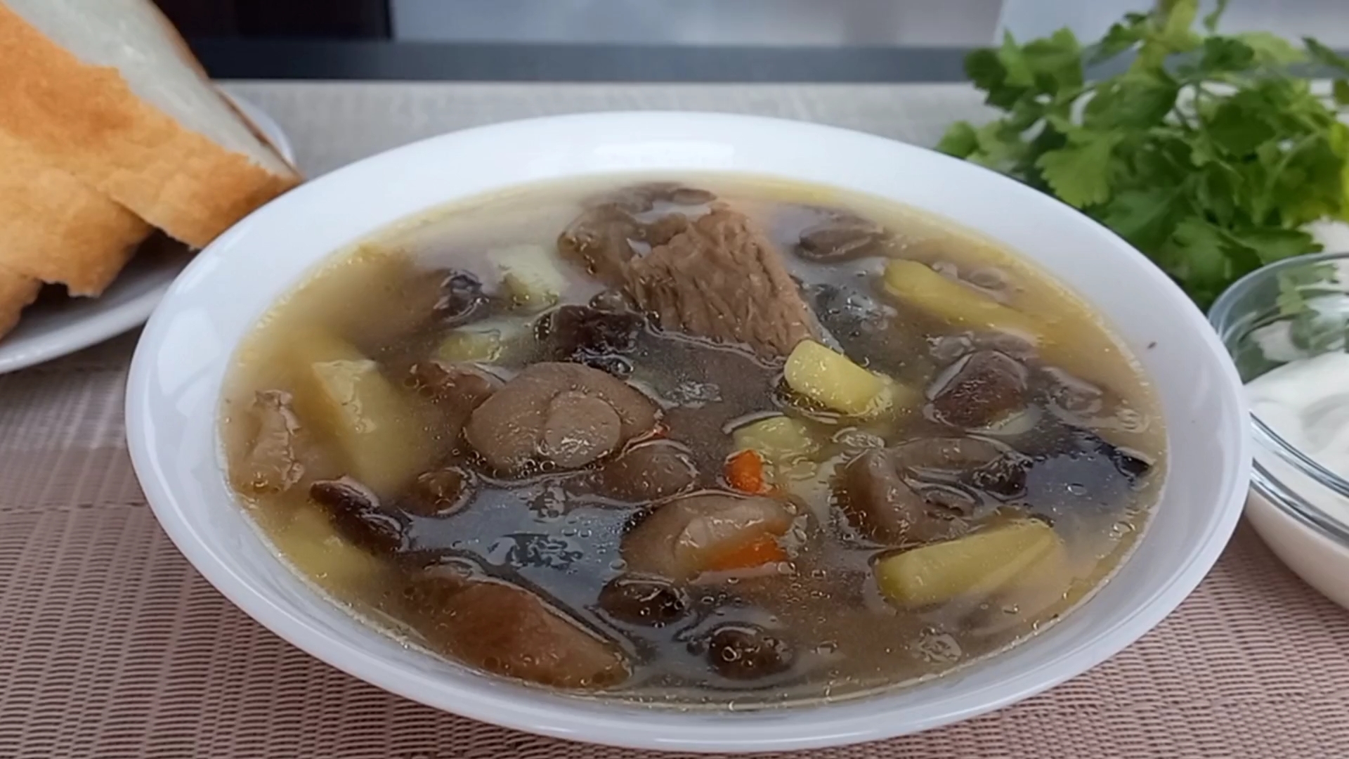 Как приготовить ГРИБНОЙ СУП / Очень вкусный СУП с лесными грибами на мясном бульоне смотреть онлайн