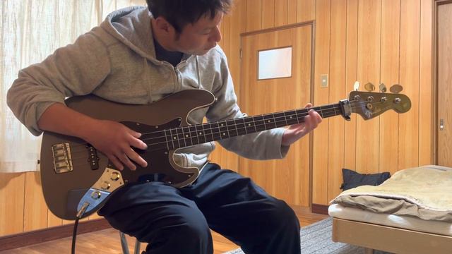 Frozen Beach Fender Aerodyne JazzBass смотреть онлайн