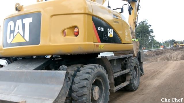 รถแบคโฮแคทล้อยาง วันนี้จอด CAT M315D Excavator | Che Chef смотреть онлайн