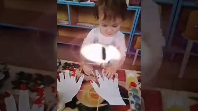 Сегодня наши малыши посетили «салон красоты», где был проведён мастер-класс на мастера маникюра смотреть онлайн