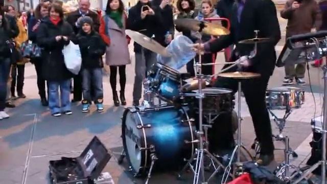 The Drum Machine Project Busts some grooves outside Natural History Museum London смотреть онлайн