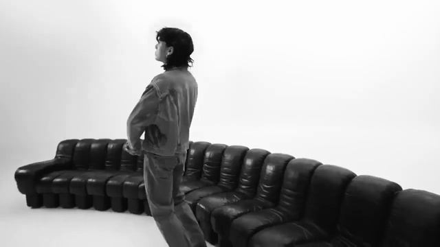 ЧОНГУК ЗА КАДРОМ // ЧОНГУК ДЛЯ CALVIN KLEIN // JungKook Calvin Klein Spring 2023 смотреть онлайн