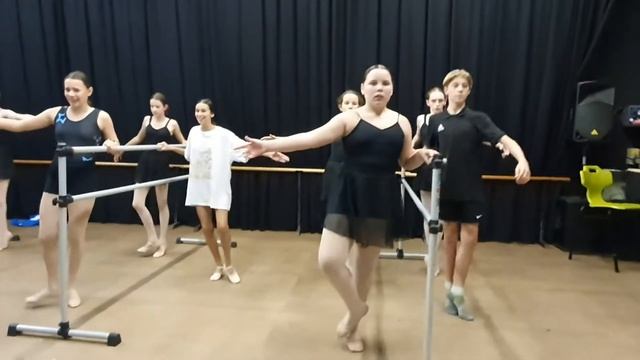 GRADE 8/9 Battement Frappe смотреть онлайн
