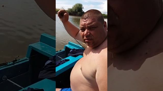 клюнул карась рыбалка 2017 весна на лодке крым смотреть онлайн