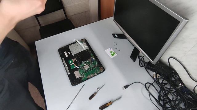Полная разборка ноутбука Asus E402S Complete disassembly of the Asus E402S laptop смотреть онлайн