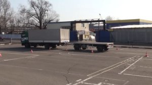 Заезд в гараж грузовик с прицепом