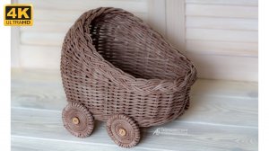 Коляска или колыбель из бумажных трубочек.