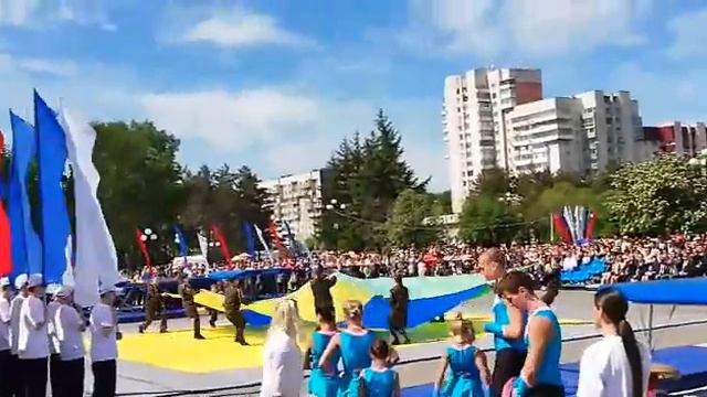 Комсомольск-на-Амуре. Флаг города. смотреть онлайн