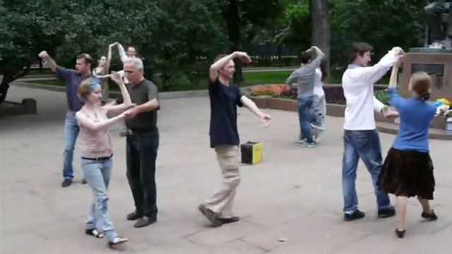 Танцы на Страстном смотреть онлайн