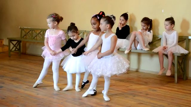 Танец маленьких лебедей смотреть онлайн