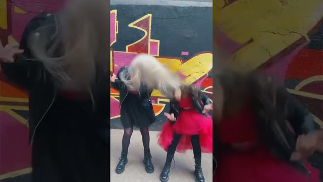 СНИМАЙ ТРЕНД ПОД НАШУ ПЕСНЮ! С МЕНЯ ЛАЙКИ И КОММЕНТЫ😉 смотреть онлайн