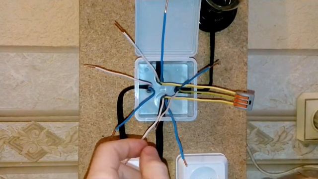 Как подключить розетку и выключатель в распределительной коробке смотреть онлайн