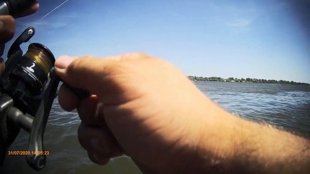 Бешеный клёв ОКУНЯ на спиннинг. Рыбалка в Астрахани на блесну и джиг. смотреть онлайн