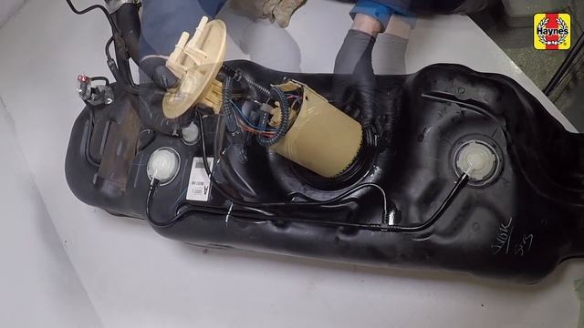 How to Replace the fuel pump on the Ford Ranger 2011 to 2018 смотреть онлайн