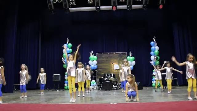 180 Танец Настроение ВАУ!, ансамбль ЧУДесинки, ЧУДО Центр А Я смотреть онлайн