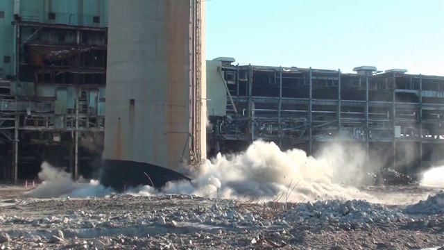 Brayton Point Power Plant Unit #4 Chimney - Controlled Demolition, Inc. смотреть онлайн
